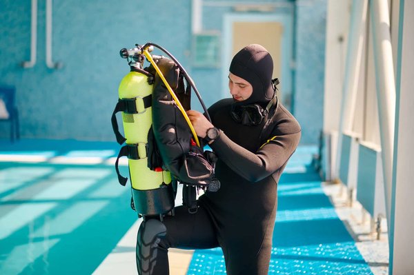 Équipements essentiels pour la plongée sous-marine : guide complet pour les plongeurs